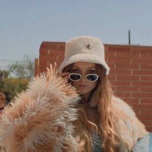 Meet your Posher, Danika